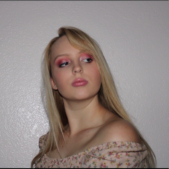 Meet your Posher, Addison - Picture 1 of 1